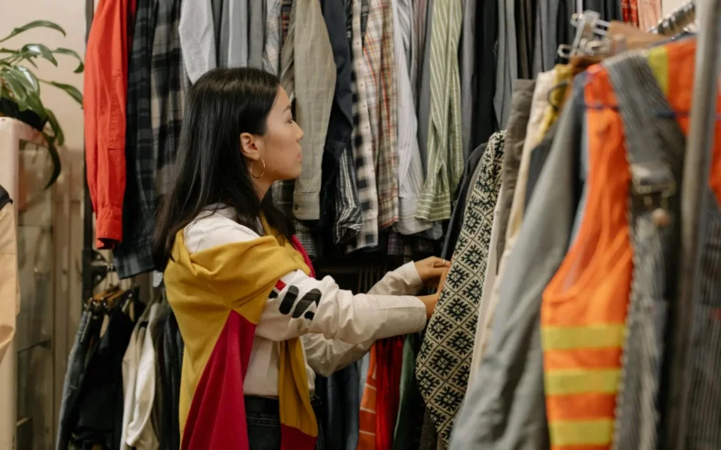 O Retorno do Vintage: Como Incorporar Peças Icônicas na Sua Moda Diária